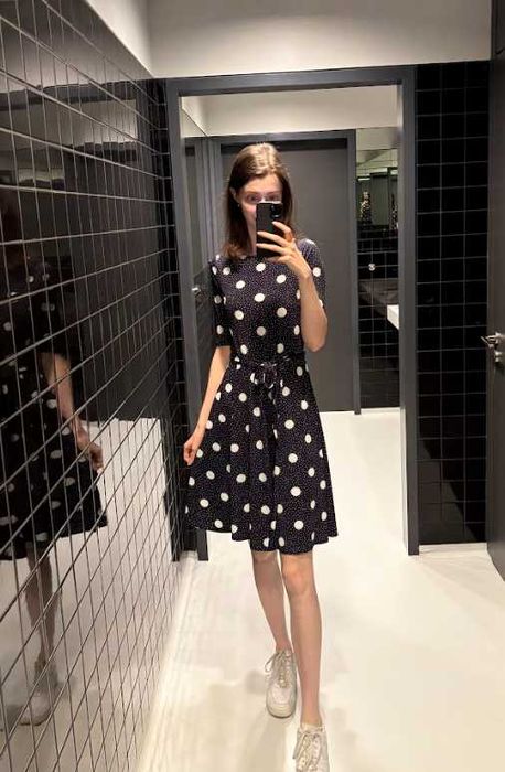 Sukienka na lato w kropki w grochy przed kolano granatowa S / 36 retro