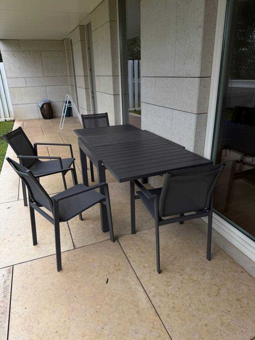 Mesa exterior aluminio SKLUM + 4 cadeiras textilene