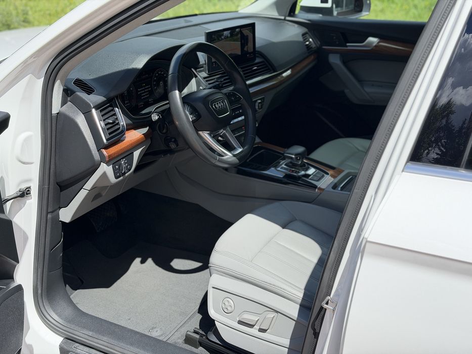 Продам AUDI Q5 Premium Plus