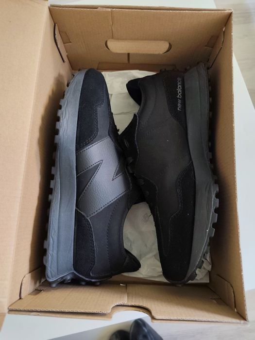 New Balance 327 Black