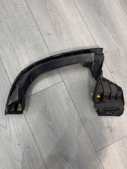 Кронштейн насадки на глушитель Audi A4 B9 2019 Левый 8W0807347A