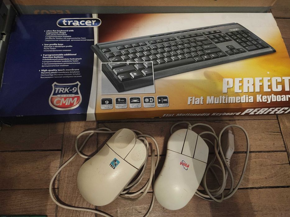 Retro komputer pentium 4 z dodatkami