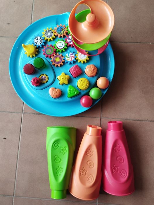 Brinquedo/mesa didático para criança.