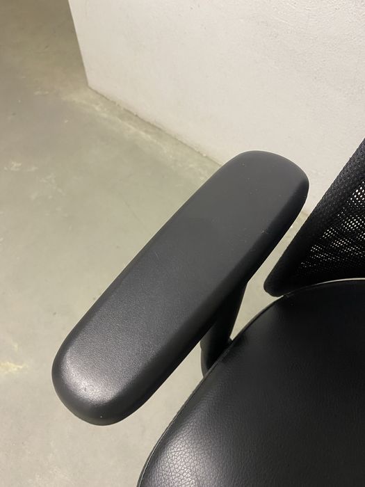 Cadeira escritorio de pele IKEA