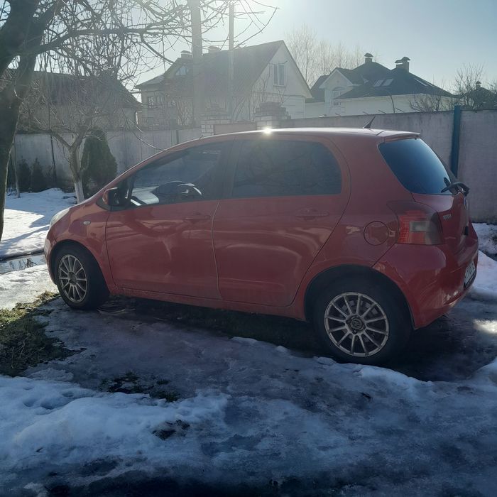 Toyota ярис 2006р