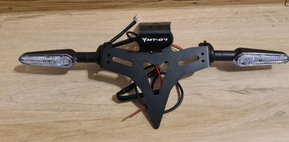 Krótkie mocowanie tablicy Yamaha mt 07 fz 2013 -2023 + kierunkowskazy