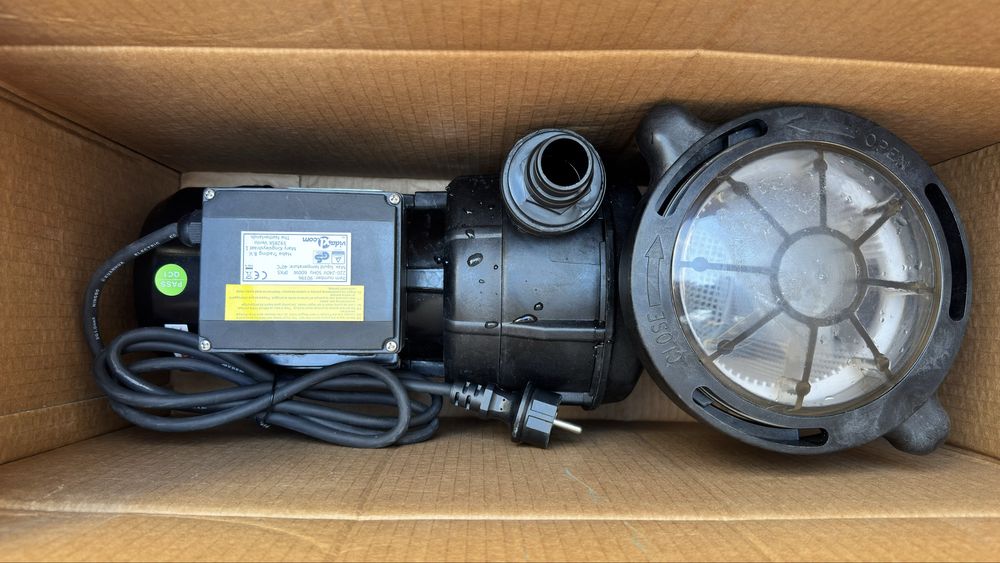 Bomba de Piscina com filtro de 600w COMO NOVA