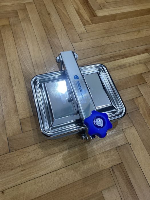 Люк з нержавіючої сталі