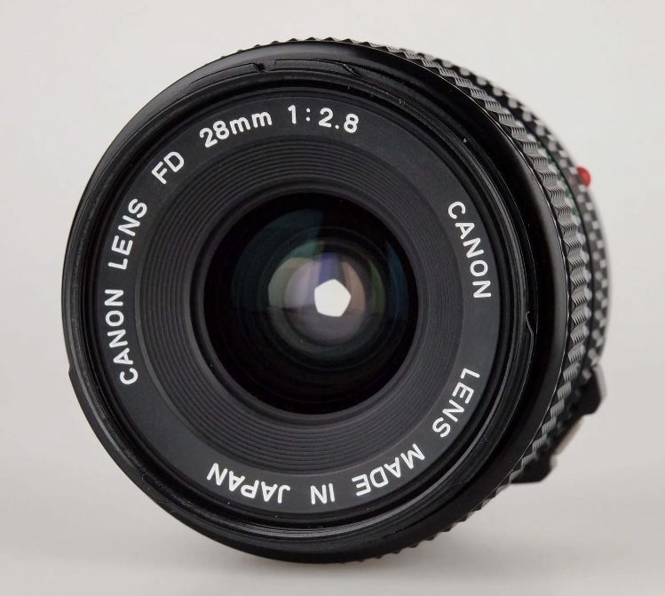 Canon Ae-1 Program + Canon FD 28mm f2.8 - Q/Nova