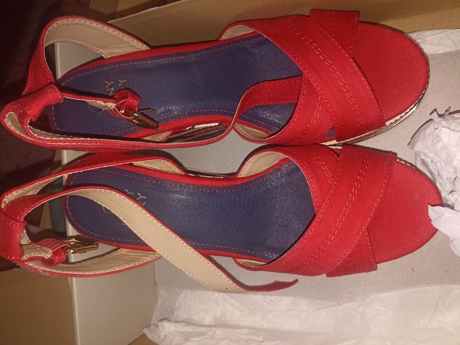 Nowe koturny CCC Lasocki 38 czerwone