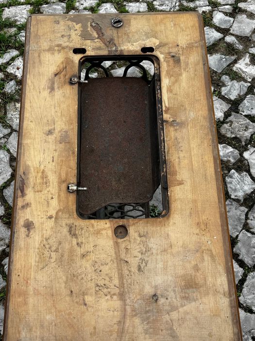 Base de Máquina de Costura Singer Antiga