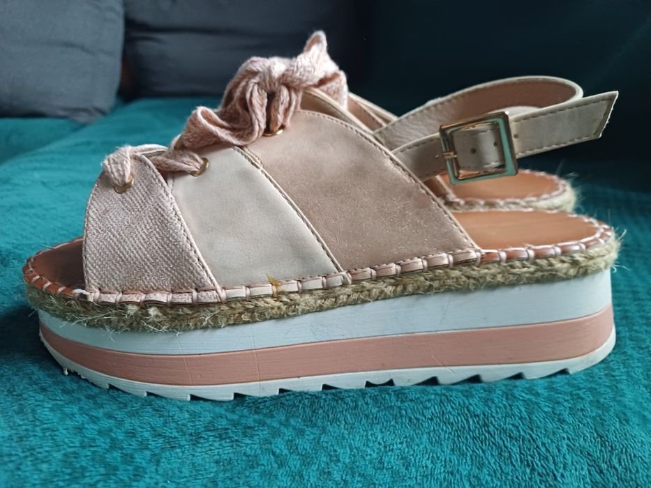 Sandaly na grubym spodzie