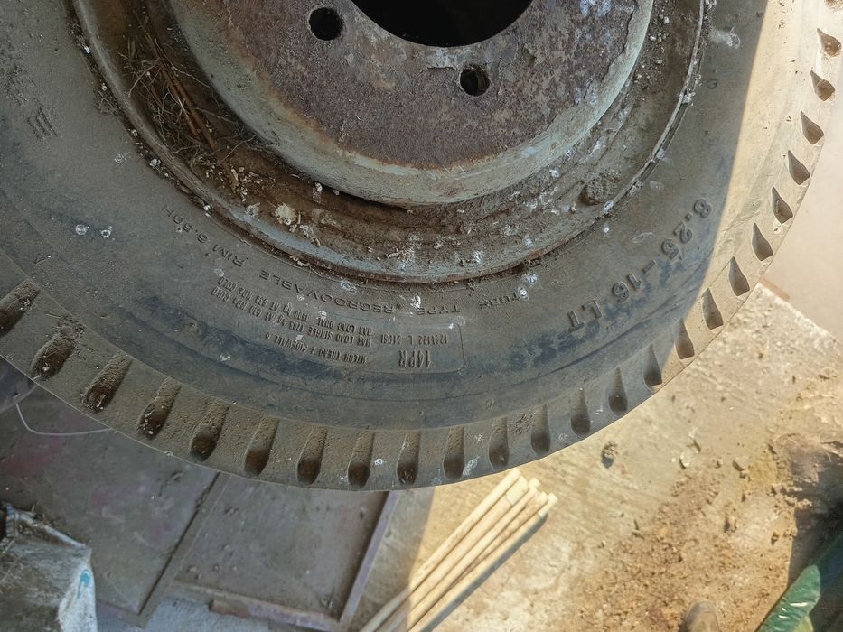 Vendo 4 pneus para reboque r16