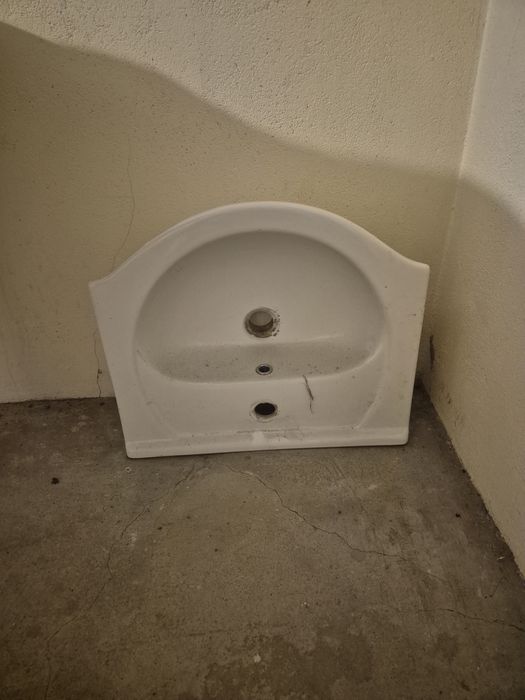 Umywalka mała biała