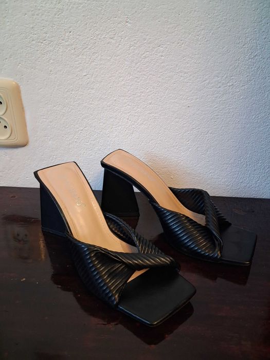 Шльопанці чорні з Італії 38 розмір