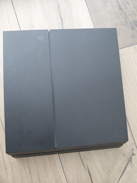 PS4 com 1TB + 2 comandos