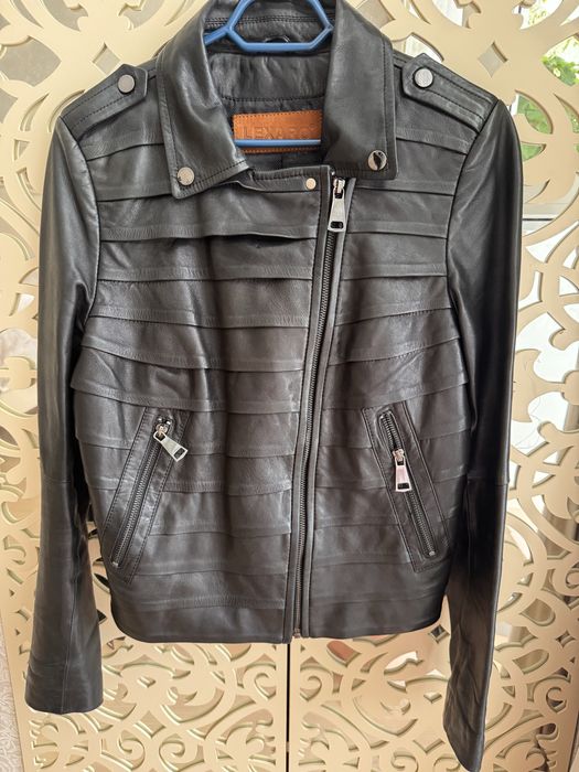 Продам кожаную куртку женскую