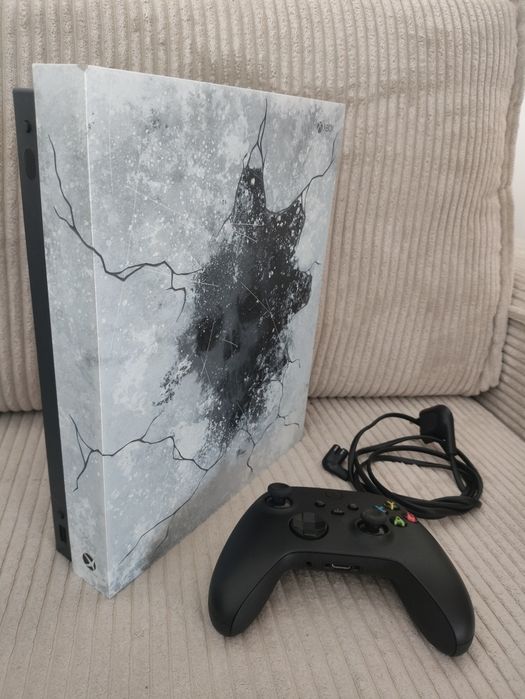 Konsola Xbox One X 1TB Edycja Limitowana Gears 5 + Pad Xbox Series