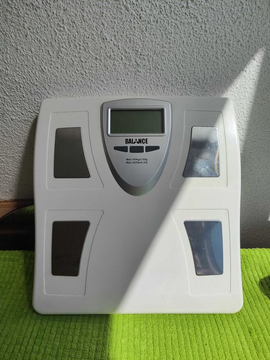 Balança eletronica com varias funçoes marca LIDL, POUCO USADA.
