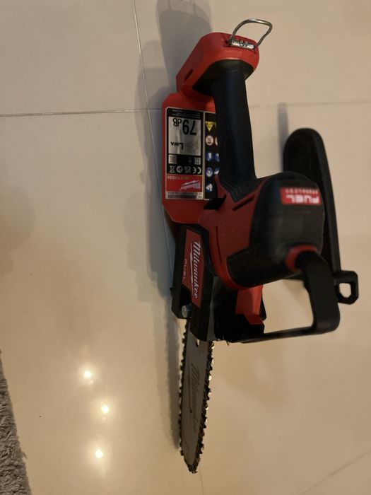 Motosserra milwaukee 18v como nova