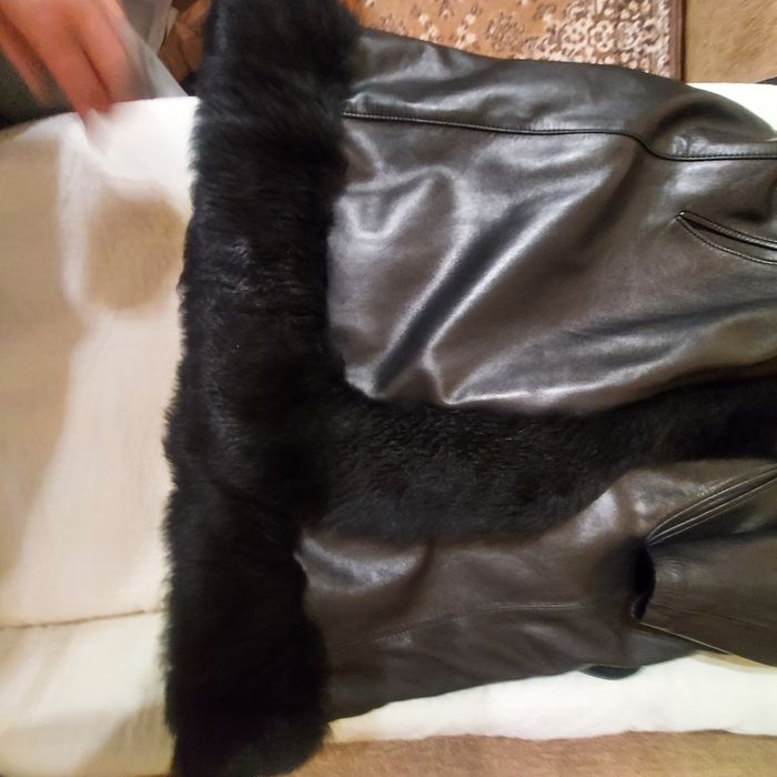 Шкіряний плащ жіночий