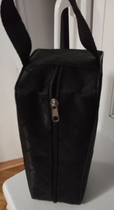 Продам сумку для судочков под обед. Почти новая.