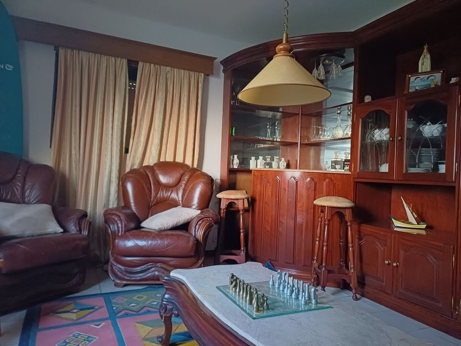 Vendo quarto e sala completos estilo antigo