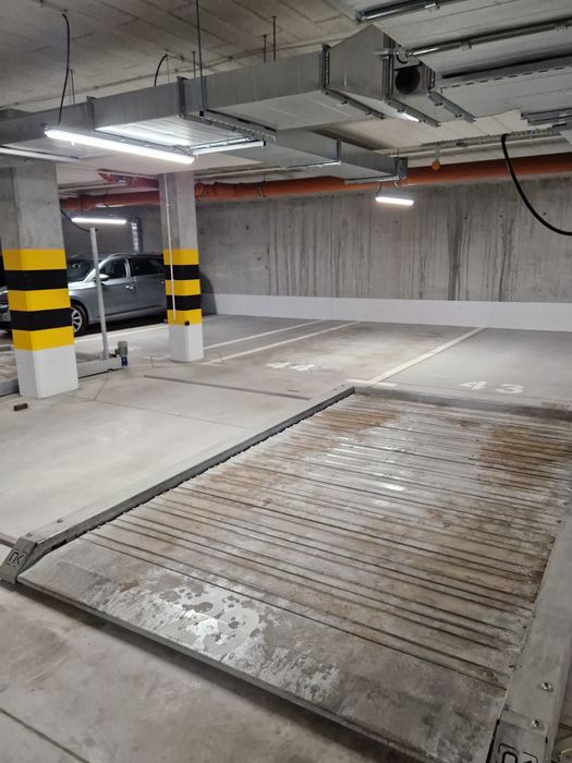 Miejsce parkingowe Plaza Tower 3