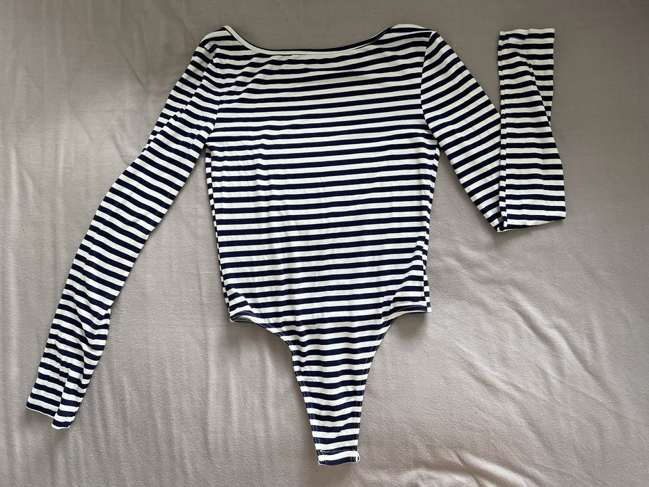 Body z wyciętymi plecami