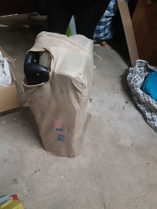 Cama de viagem usada