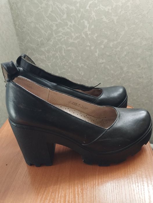 Продам туфлі