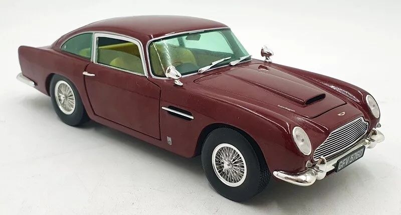 Chrono: Aston Martin DB5 1/18