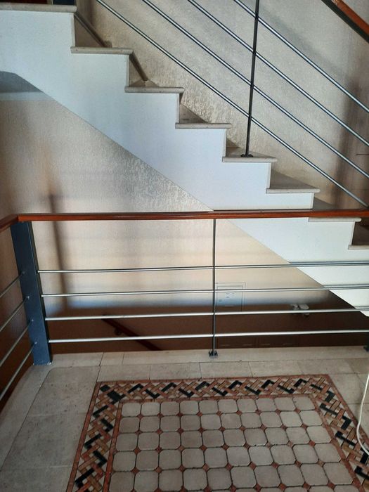 Grandes áreas/remodelado em condomínio Fechado com Garagem