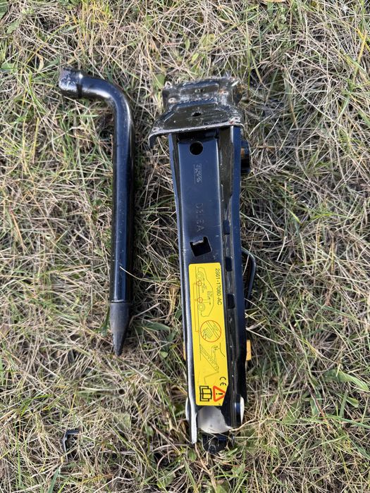 Lewarek klucz do kôł Ford Fiesta mk6 zestaw naprawczy