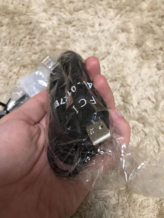 Різні шнури кабелі для компютера і супутникового приймача