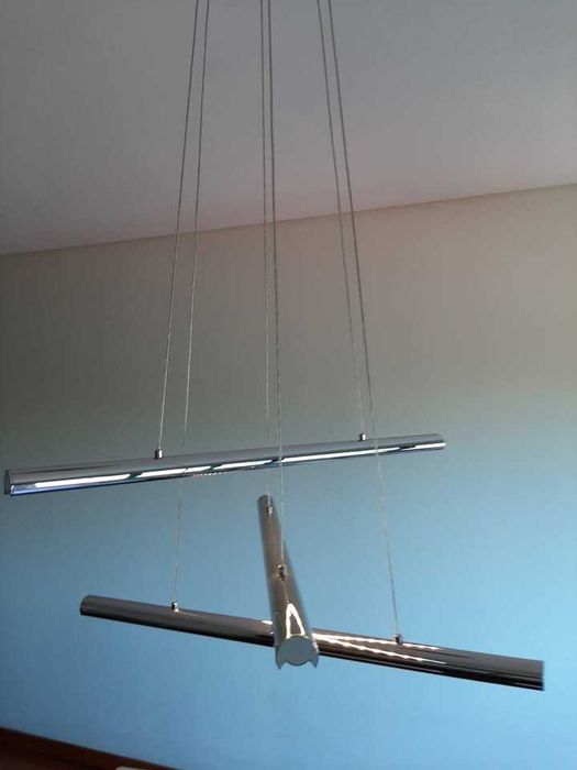 Candeeiro de Teto LED Suspenso EGLO em Cromado + Comando (Como Novo))