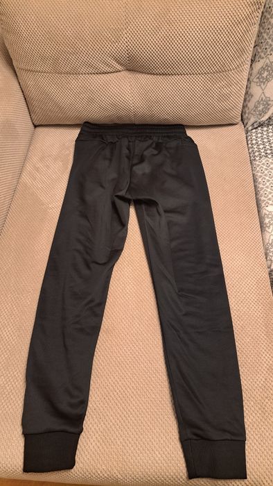 Nowe Spodnie Dresowe Sportowe Under Armour  w rozmiarze M
