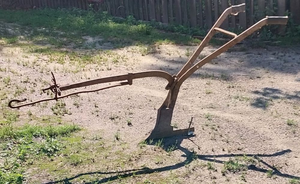 Плуг кінний металевий