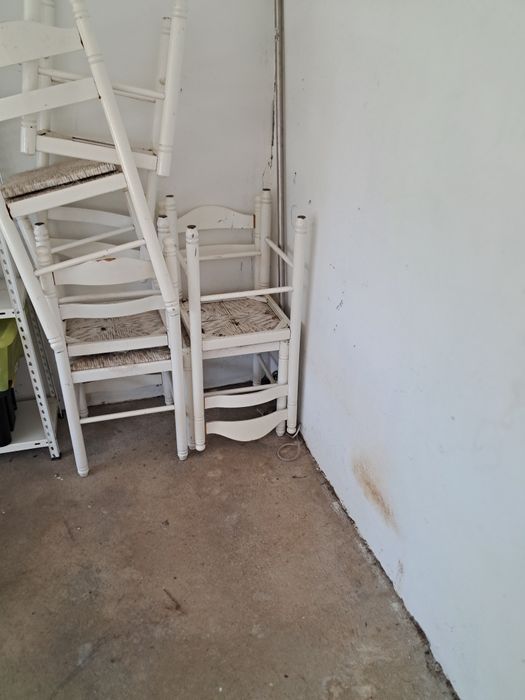 Selling Chairs..64751026785921121