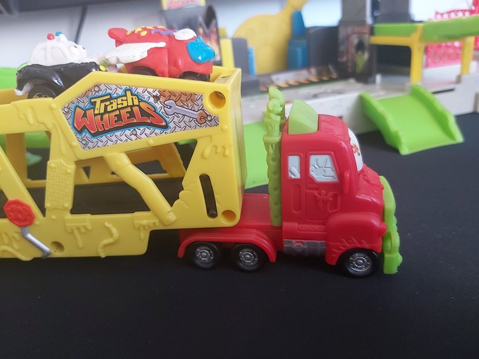 Pista + transportadora + 3 carros Trash Wheels