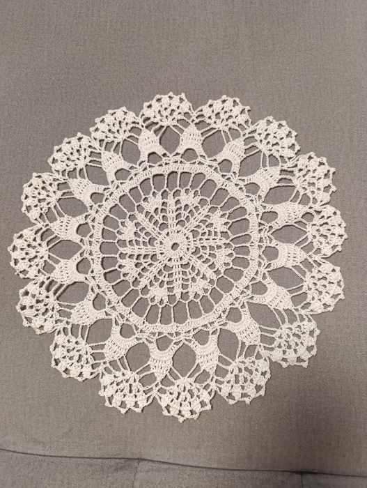 Serwetka biała  śr.33 cm