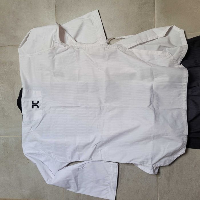 Dobok de competição taekwondo