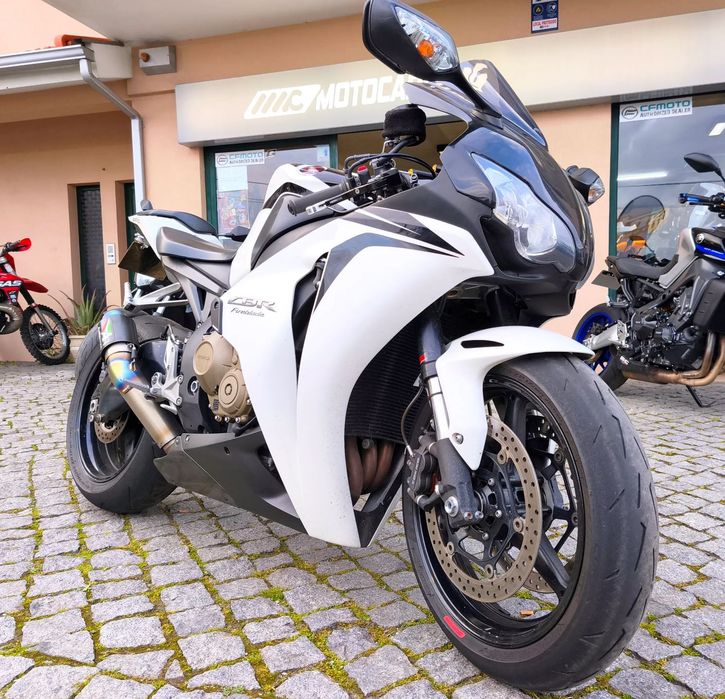 Honda CBR  1000RR FIREBLADE