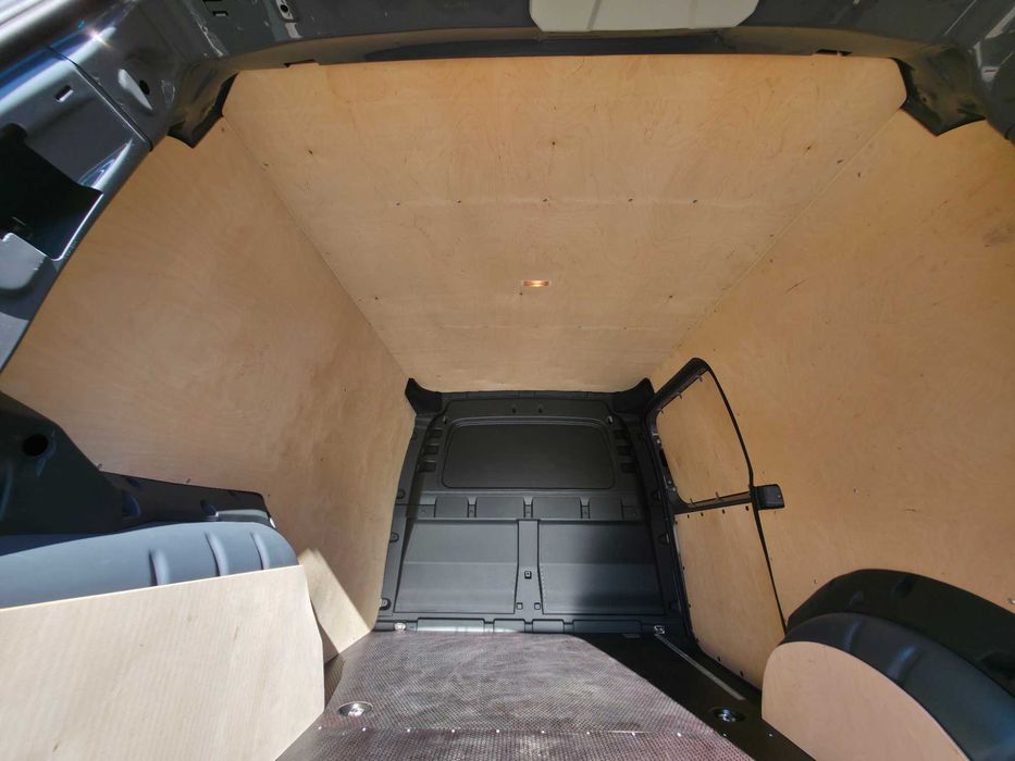 Zabudowa zabezpieczenie ze sklejki Ford Transit Connect van