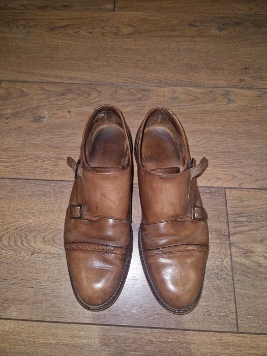 Sapatos de homem castanhos de fivelas 42