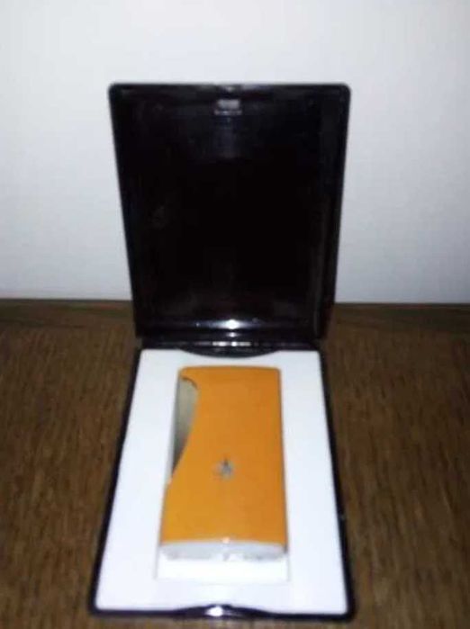 Zapalniczka kolekcjonerska na kamień.