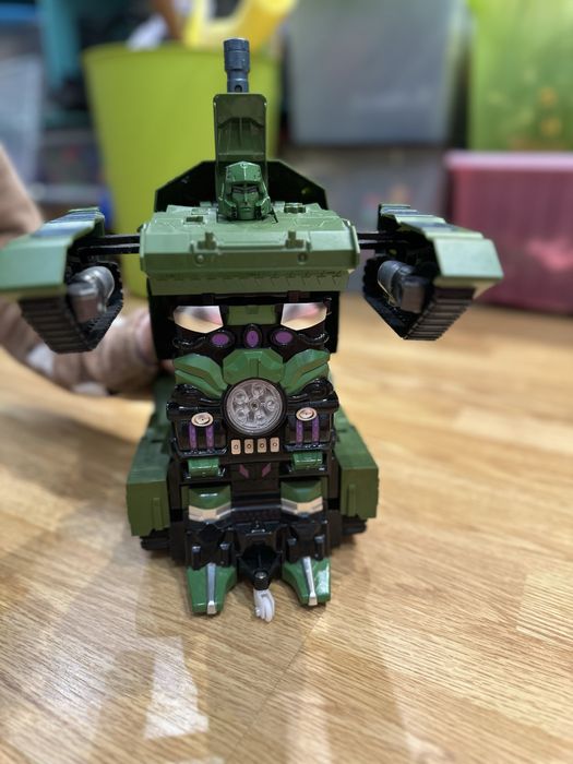 Танк-робот-трансформер