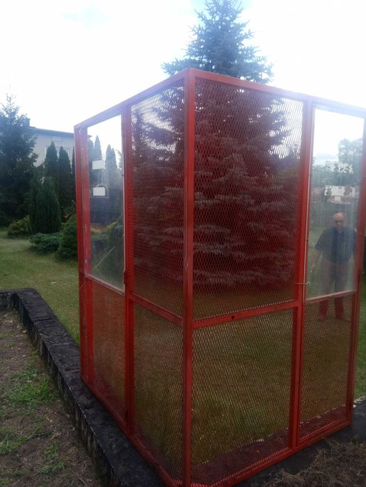 Metalowa kratka ogrodzeniowa