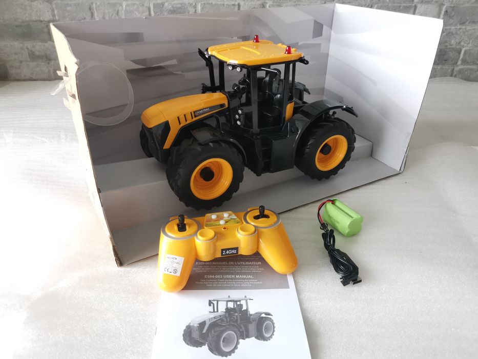 Tractor máquina agrícola RC S359 com Sons Luz e engate de reboque