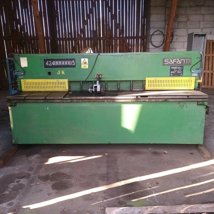 Gilotyna  hydrauliczna  do blachy SAFAN 2500/4